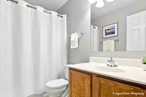 Bath - 4707 Joyce Ln, Mchenry, IL 60050 photo 5 of 5