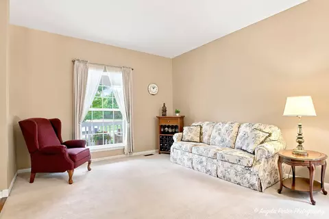 Living - 4707 Joyce Ln, Mchenry, IL 60050 photo 1 of 3