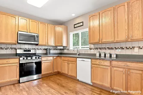Kitchen - 4707 Joyce Ln, Mchenry, IL 60050 photo 4 of 4