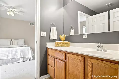 Bath - 4707 Joyce Ln, Mchenry, IL 60050 photo 3 of 5