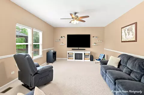 Living - 4707 Joyce Ln, Mchenry, IL 60050 photo 3 of 3