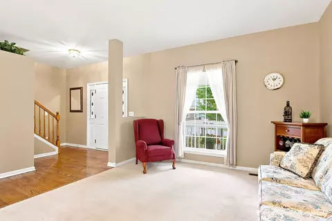 Living - 4707 Joyce Ln, Mchenry, IL 60050 photo 2 of 3