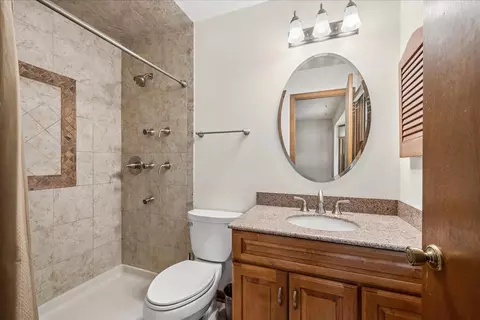 Bath - 1335 Gaslight Dr, Algonquin, IL 60102 photo 1 of 1