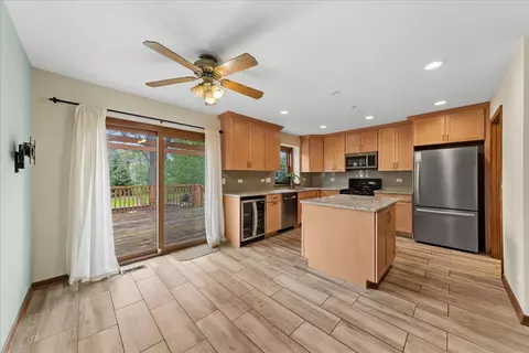 Kitchen - 1335 Gaslight Dr, Algonquin, IL 60102 photo 1 of 5