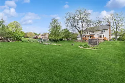 Exterior - 1335 Gaslight Dr, Algonquin, IL 60102 photo 2 of 8