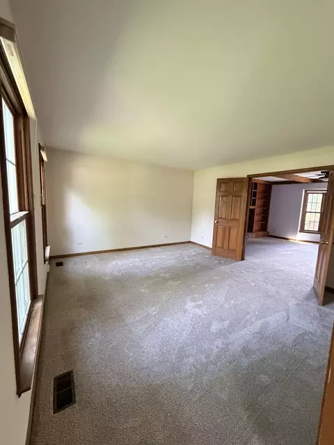 Living - 1335 Gaslight Dr, Algonquin, IL 60102 photo 3 of 3