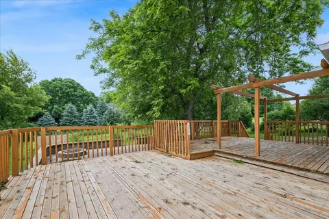 Exterior - 1335 Gaslight Dr, Algonquin, IL 60102 photo 5 of 8