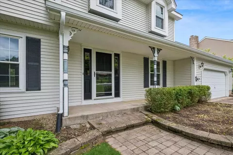 Exterior - 1335 Gaslight Dr, Algonquin, IL 60102 photo 4 of 8