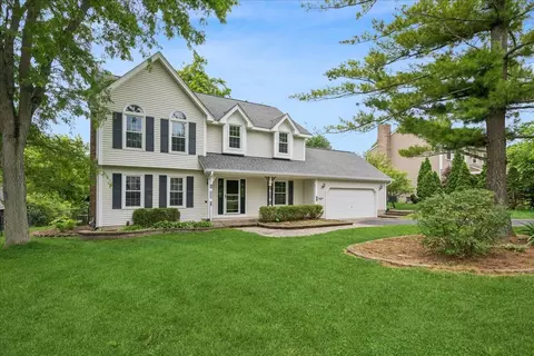 Exterior - 1335 Gaslight Dr, Algonquin, IL 60102 photo 3 of 8