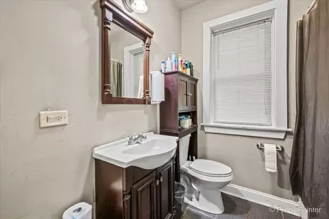 Bath - 7227 S Rhodes Ave, Chicago, IL 60619 photo 2 of 2