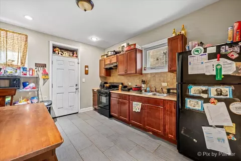 Kitchen - 7227 S Rhodes Ave, Chicago, IL 60619 photo 3 of 4