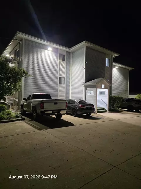 3130 W Monroe St #308, Waukegan, IL 60085