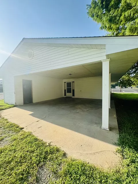 Exterior - 404 W 9th St, Christopher, IL 62822 photo 5 of 5