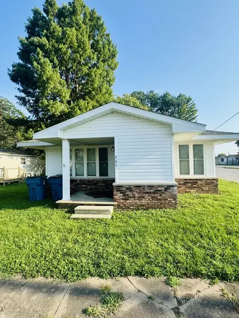 Exterior - 404 W 9th St, Christopher, IL 62822 photo 2 of 5