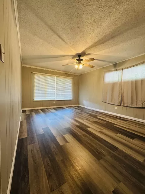 Living - 404 W 9th St, Christopher, IL 62822 photo 3 of 3