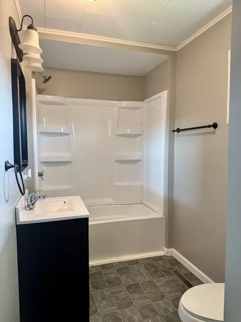 Bath - 404 W 9th St, Christopher, IL 62822 photo 4 of 4