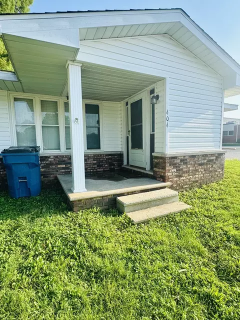 Exterior - 404 W 9th St, Christopher, IL 62822 photo 3 of 5