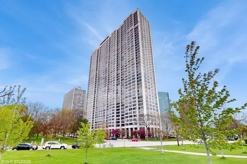 2800 N Lake Shore Dr #502, Chicago, IL 60657