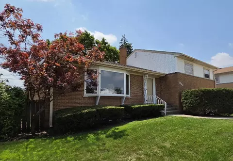 920 Park Dr, Melrose Park, IL 60160