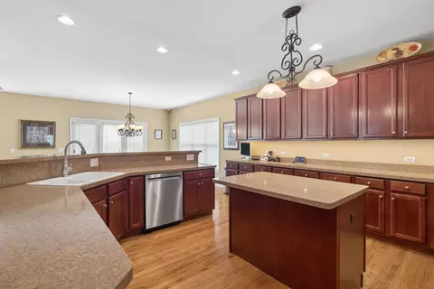 Kitchen - 12237 Winterberry Ln, Plainfield, IL 60585 photo 1 of 3