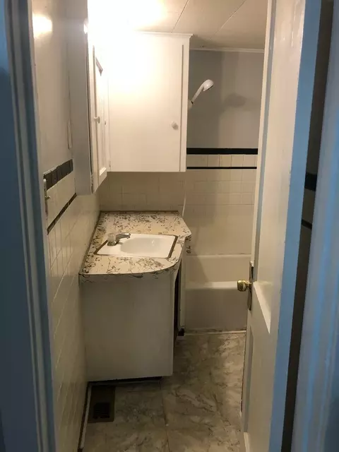 Bath - 708 E 11th St, Centralia, IL 62801 photo 1 of 1