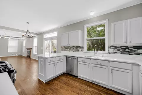 Kitchen - 1421 Richmond Ln, Algonquin, IL 60102 photo 3 of 4
