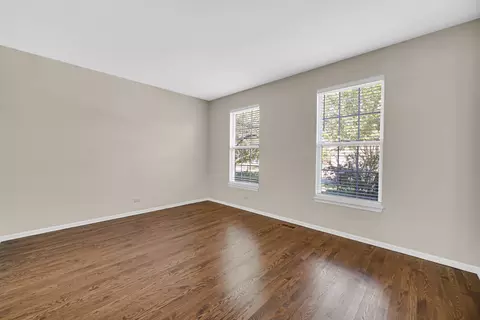 Living - 1421 Richmond Ln, Algonquin, IL 60102 photo 3 of 4