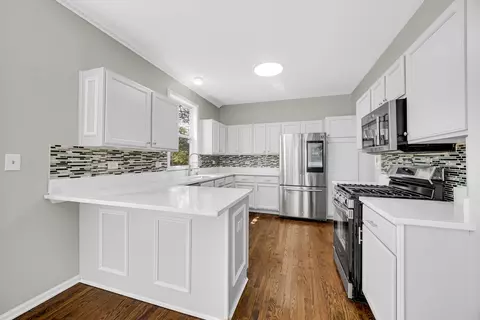 Kitchen - 1421 Richmond Ln, Algonquin, IL 60102 photo 2 of 4