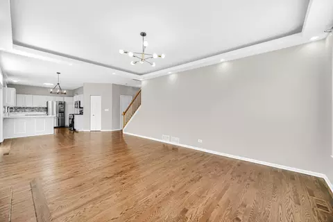 Living - 1421 Richmond Ln, Algonquin, IL 60102 photo 2 of 4