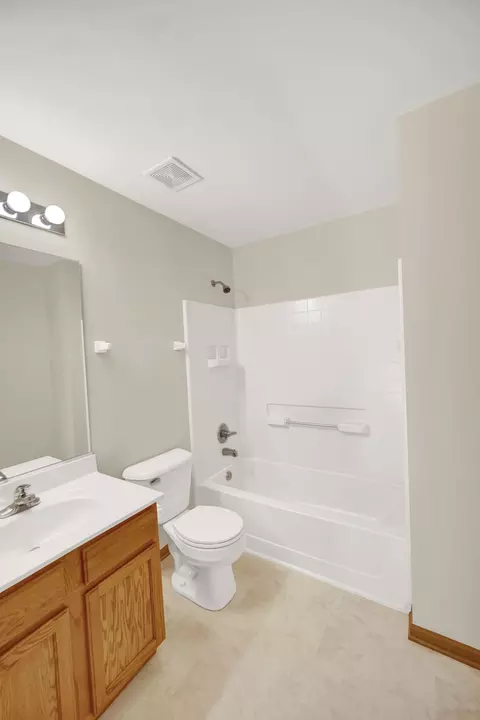 Bath - 1402 Fabiola Ct, Minooka, IL 60447 photo 2 of 3