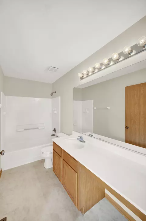 Bath - 1402 Fabiola Ct, Minooka, IL 60447 photo 1 of 3