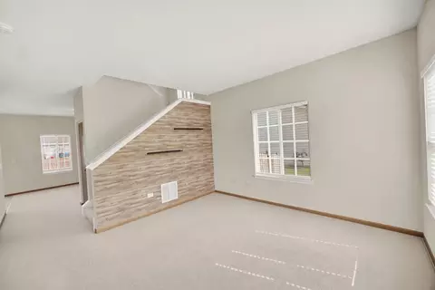 Living - 1402 Fabiola Ct, Minooka, IL 60447 photo 2 of 4