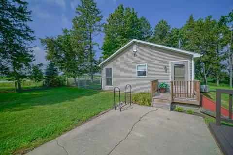 Exterior - 13855 W State Rd, Pecatonica, IL 61063 photo 4 of 12