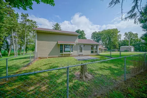 Exterior - 13855 W State Rd, Pecatonica, IL 61063 photo 2 of 12