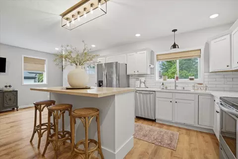 Kitchen - 609 E Olive St, Bloomington, IL 61701 photo 3 of 5