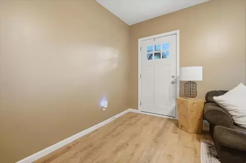 Entry Way - 609 E Olive St, Bloomington, IL 61701 photo 2 of 4