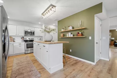 Kitchen - 609 E Olive St, Bloomington, IL 61701 photo 2 of 5