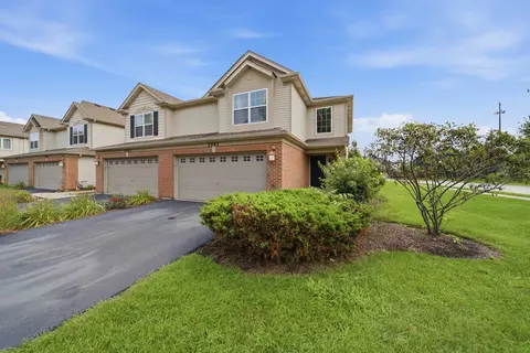 1541 Pauline Cir, Mundelein, IL 60060