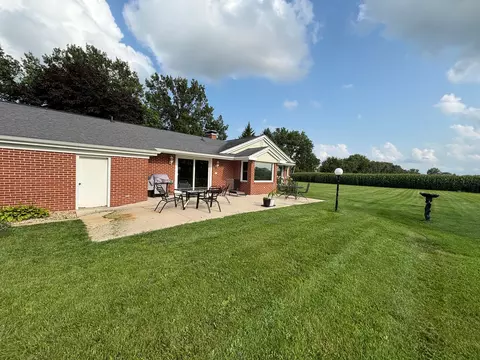 Exterior - 301 Stouffer Rd, Sterling, IL 61081 photo 2 of 3