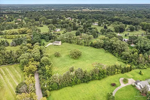 71 Spring Creek Rd, Barrington Hills, IL 60010