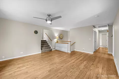 Living - 640 Ash St, Algonquin, IL 60102 photo 2 of 8