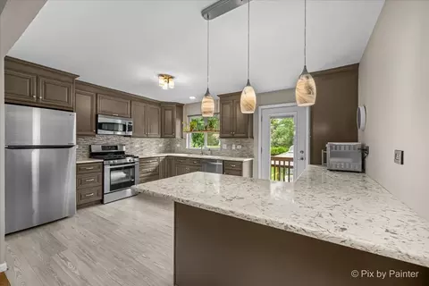 Kitchen - 640 Ash St, Algonquin, IL 60102 photo 1 of 6