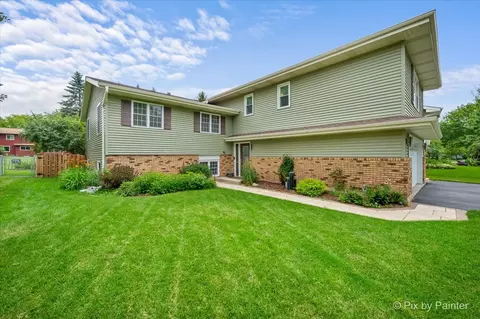 Exterior - 640 Ash St, Algonquin, IL 60102 photo 2 of 9