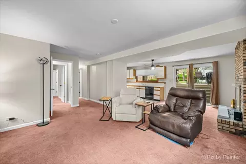Living - 640 Ash St, Algonquin, IL 60102 photo 7 of 8