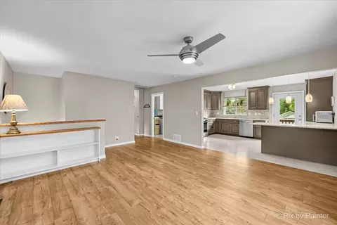 Living - 640 Ash St, Algonquin, IL 60102 photo 3 of 8