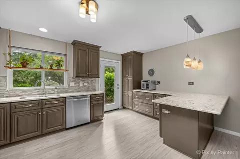 Kitchen - 640 Ash St, Algonquin, IL 60102 photo 2 of 6