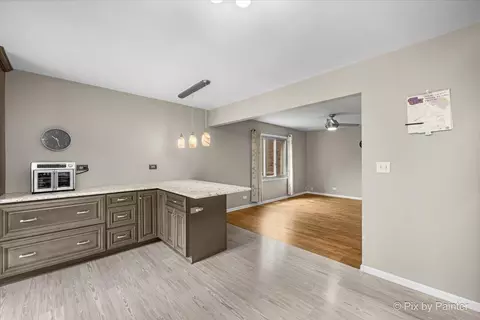 Kitchen - 640 Ash St, Algonquin, IL 60102 photo 3 of 6