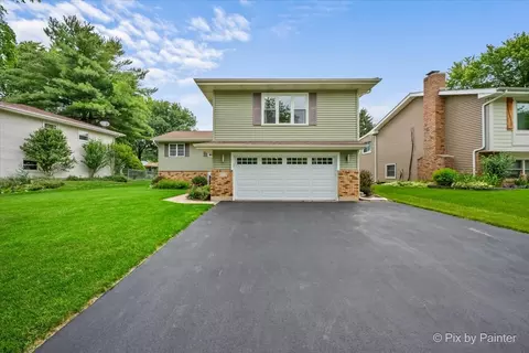 Exterior - 640 Ash St, Algonquin, IL 60102 photo 3 of 9