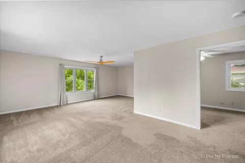 Living - 640 Ash St, Algonquin, IL 60102 photo 4 of 8