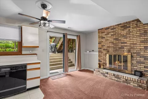 Living - 640 Ash St, Algonquin, IL 60102 photo 8 of 8